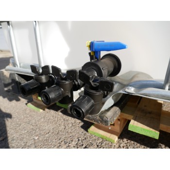 Horizontālais IBC savienojums ar 3 izejām