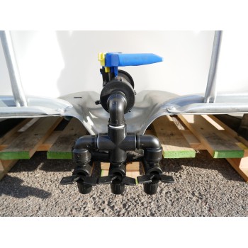 Vertikālais IBC savienojums ar 3 izejām